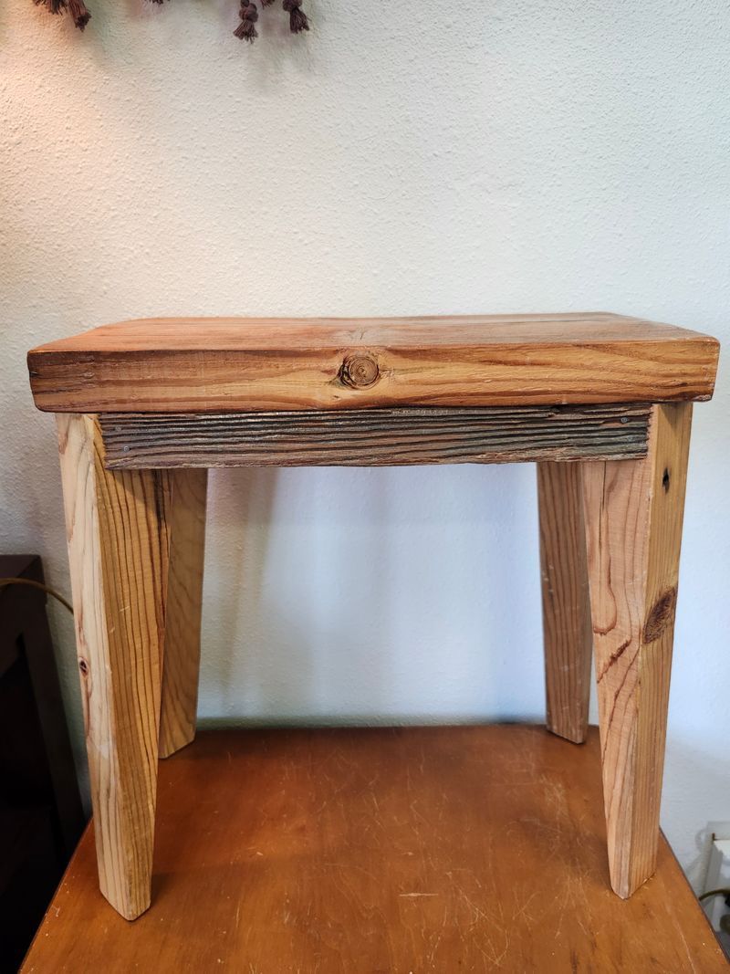 WOOD STOOL 8X16X17&quot; - VARNISH