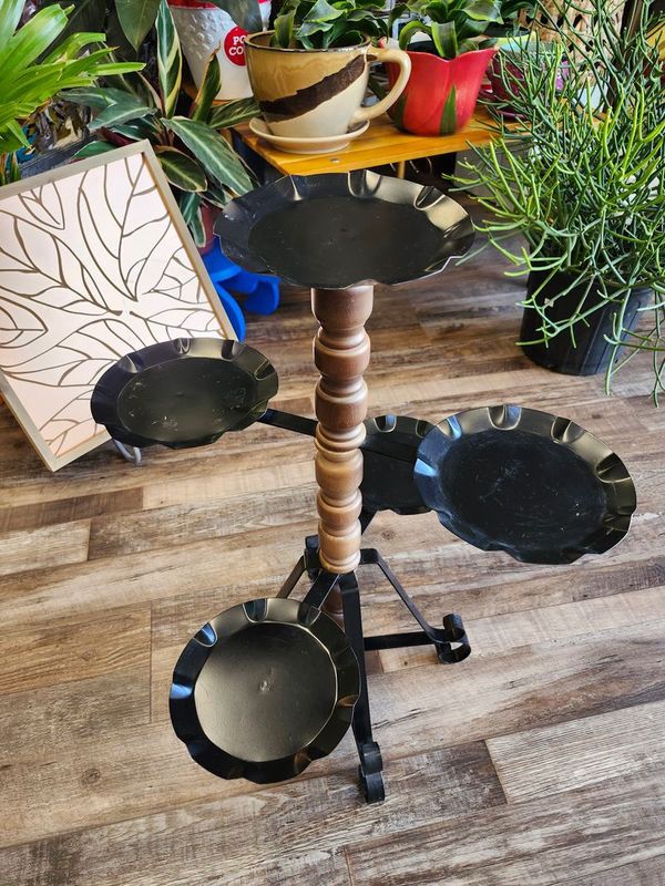 PLANT STAND 2&#39; - METAL PLATES