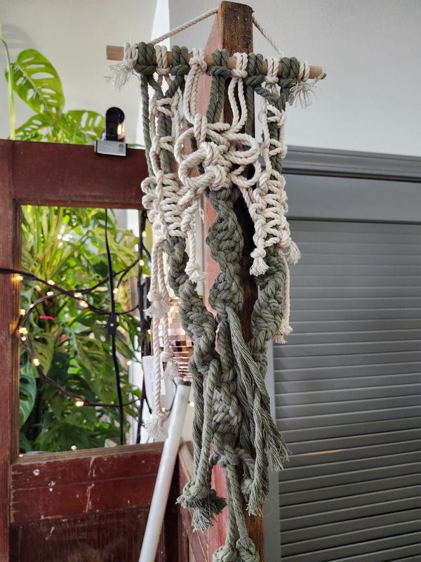 MACRAME WALL ART 22&quot; = GREEN/WHITE