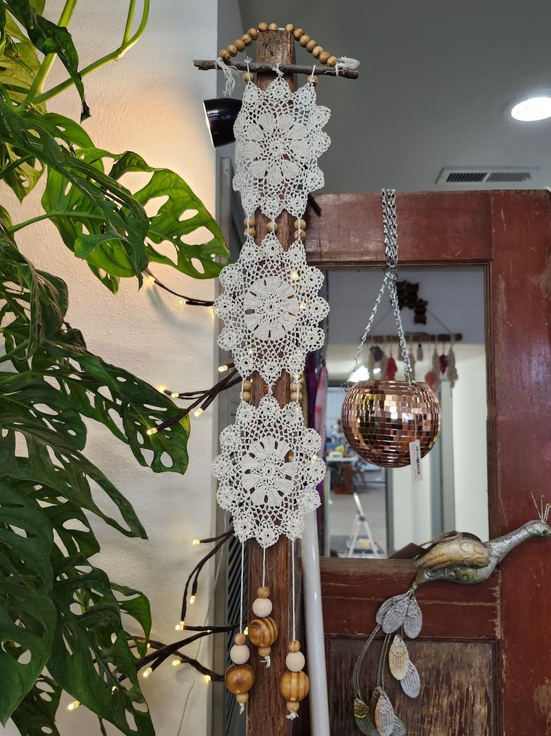 DOILIE WALL HANGING  24&quot; - BEADS