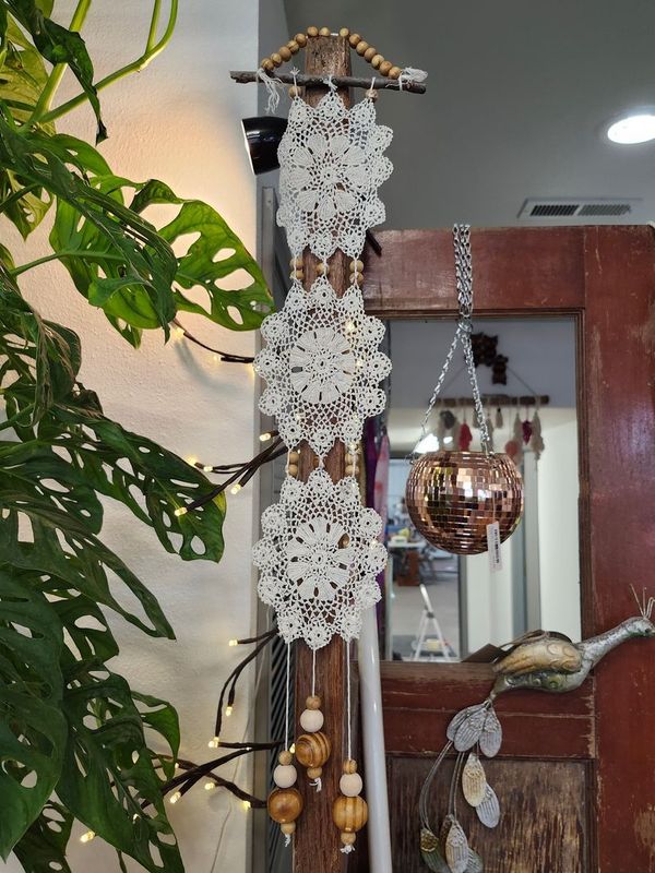 DOILIE WALL HANGING  24&quot; - BEADS