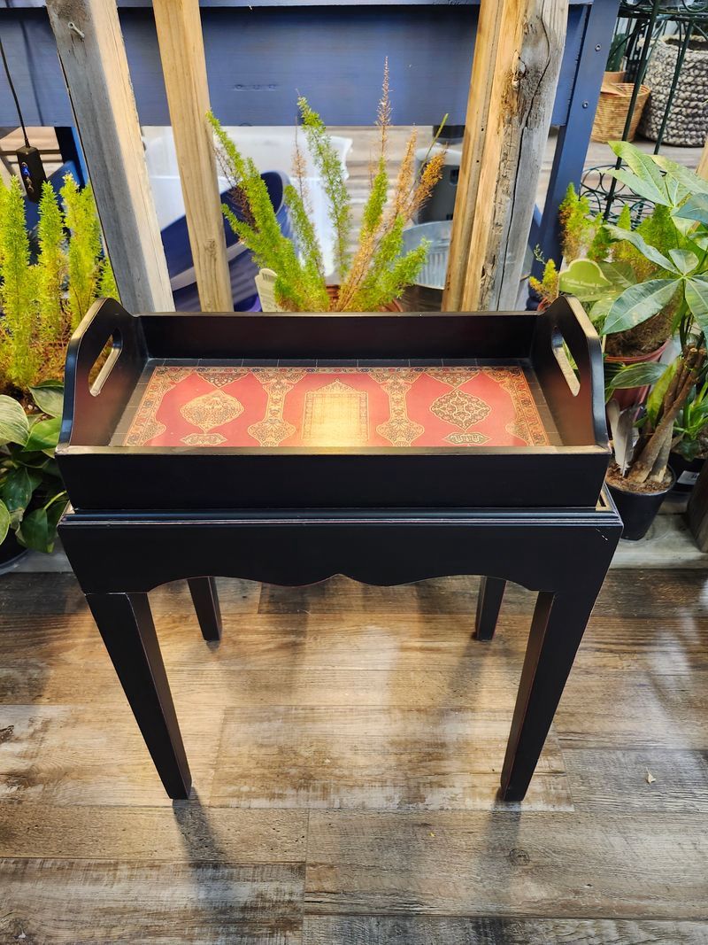 END TABLE W/TRAY 16X20&quot; - BLACK &amp; RED