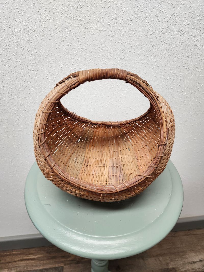 BASKET W/HANDLE