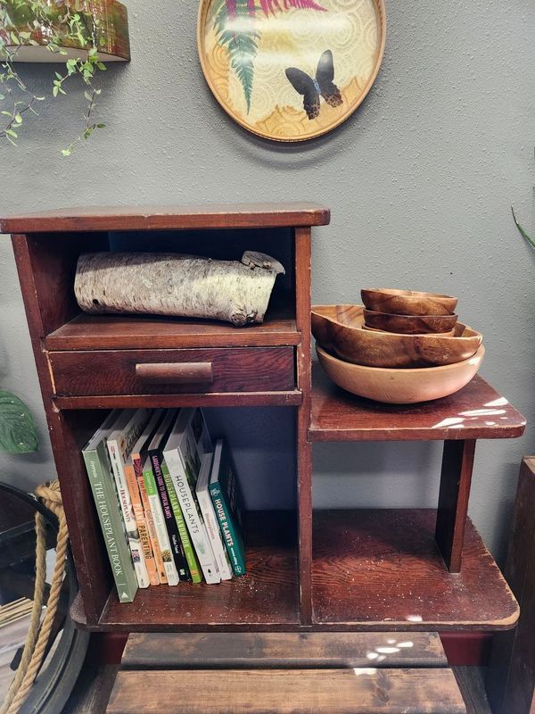 WOOD BOOK SHELF 25X25&quot;