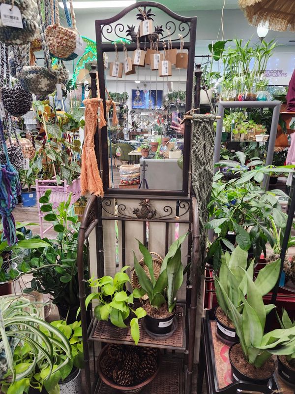 MIRROR STAND - WICKER