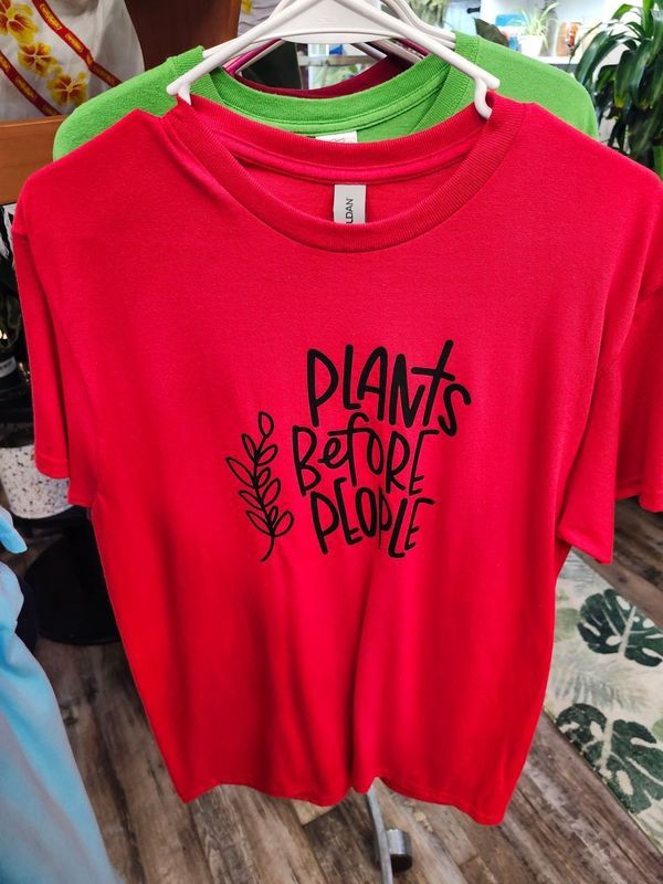 PLANT-TEE &quot;PLANTS BEFORE PEOPLE&quot; - MEDIUM RED UPCYCLED