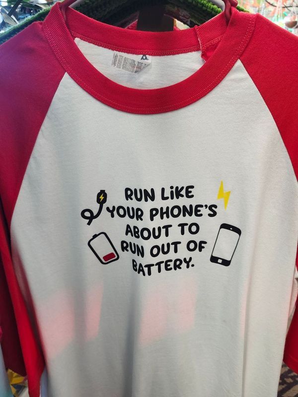 PLANT-TEE &quot;PHONE BATTERY&quot; - L RED BASEBALL