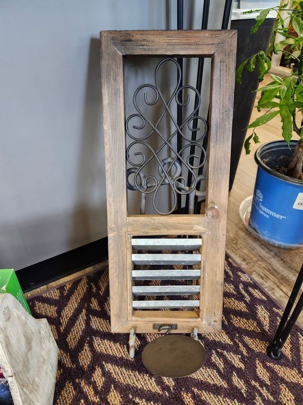 SHUTTER PLANT SHELF