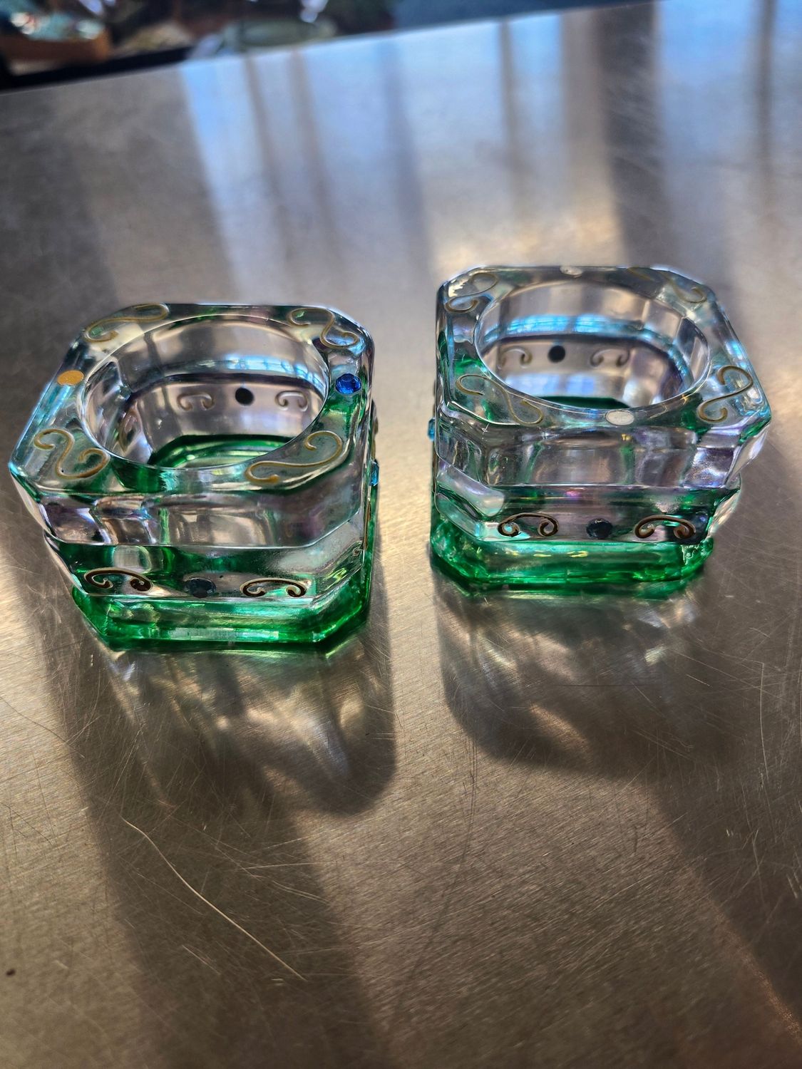 TINY GLASS POT