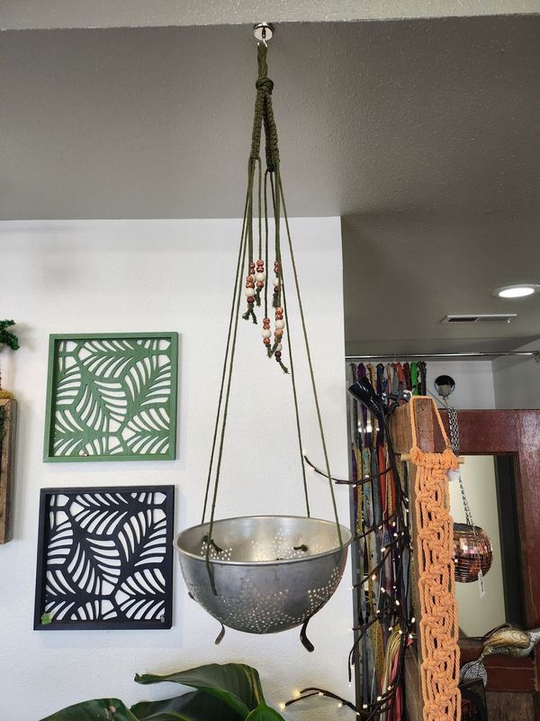 MACRAME PLANT HANGER - STRAINER