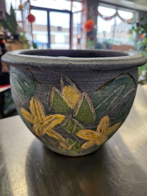 CERAMIC POT W/DRAIN 9&quot; - GRASSY FLOWERS