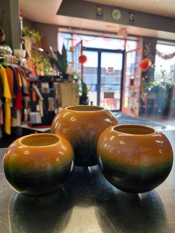 VINTAGE &quot;HULL&quot; POTTERY #107 - ORANGE