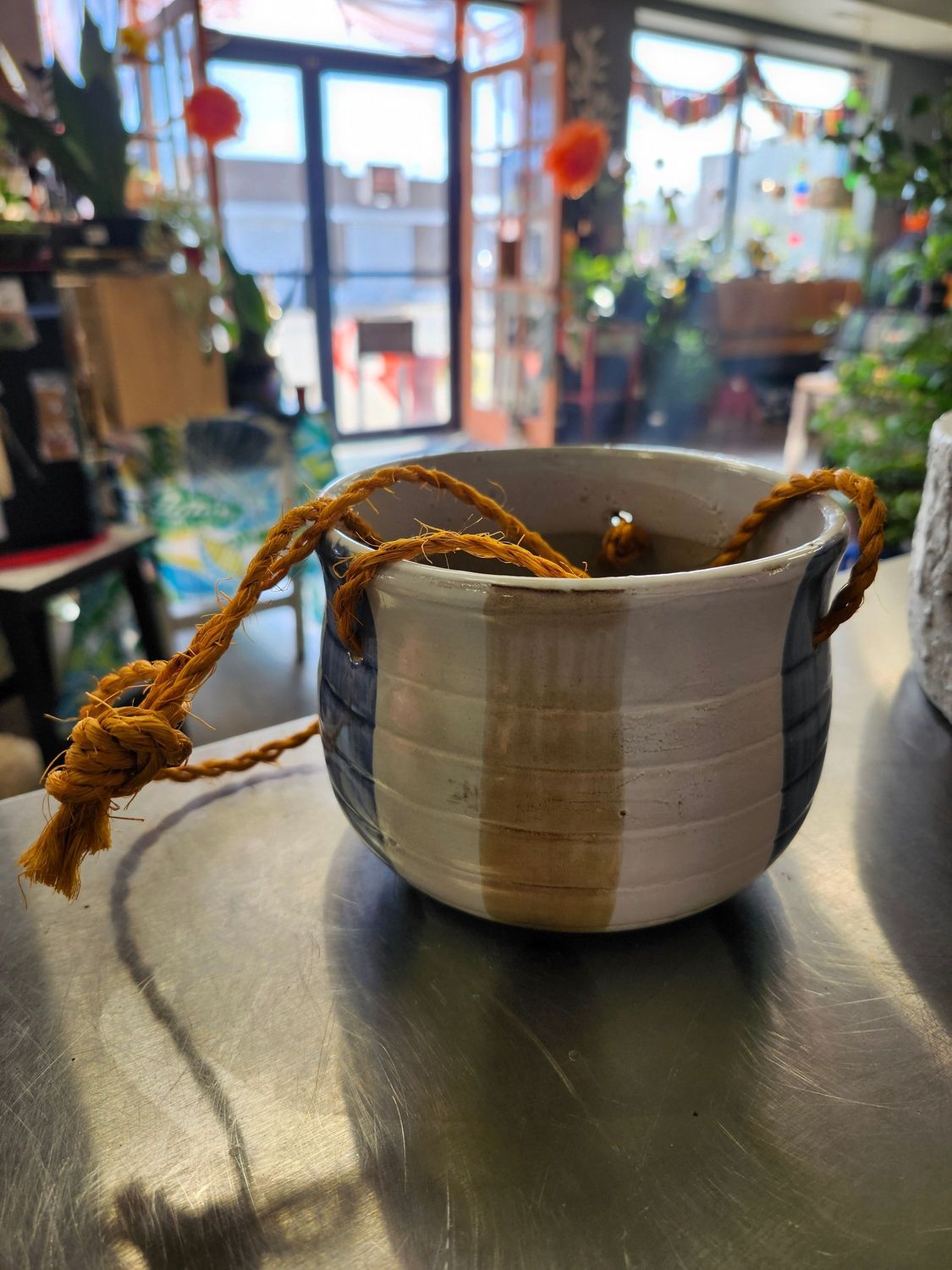 HANGING CERAMIC POT W/DRAIN 5&quot;