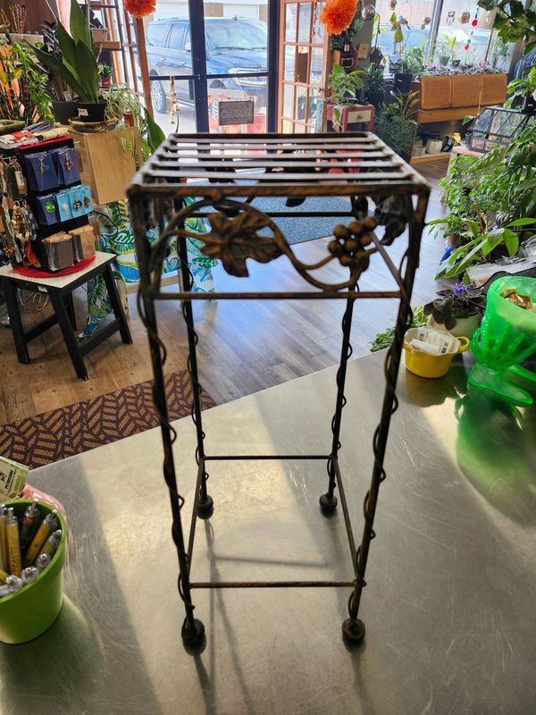 PLANT STAND 19&quot; - GRAPE VINE