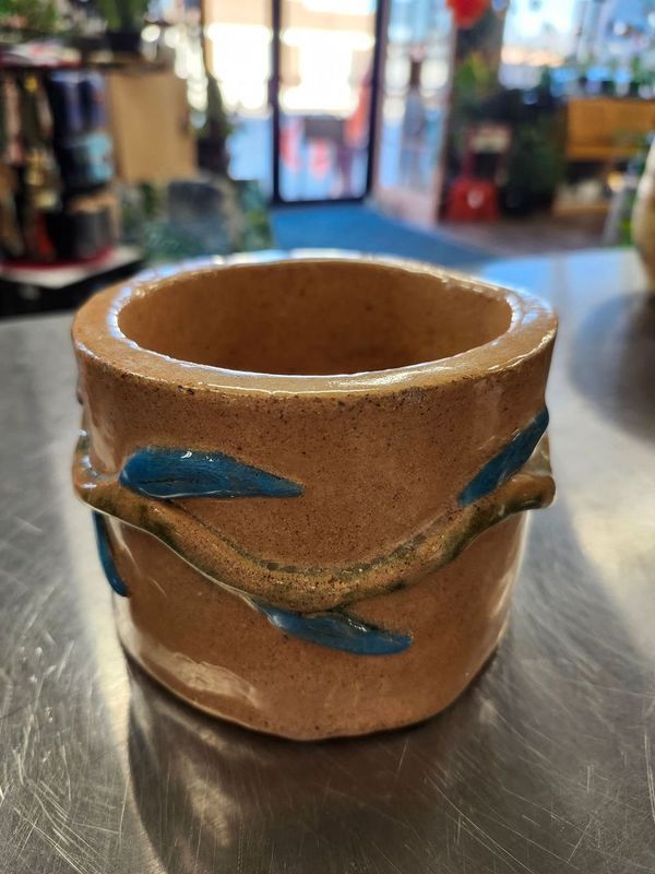 POTTERY W/DRAIN