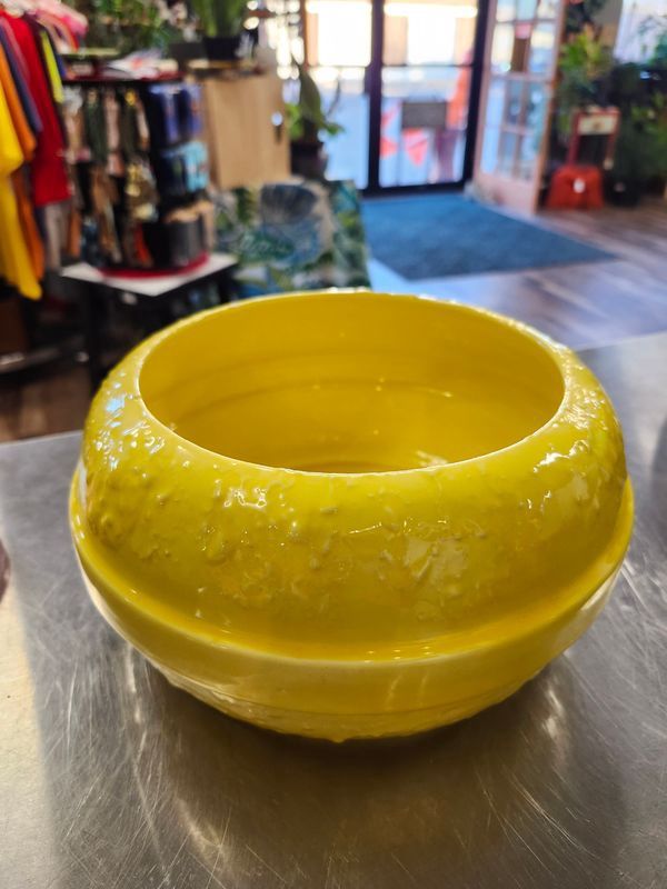 VINTAGE POTTERY W/DRAIN - YELLOW