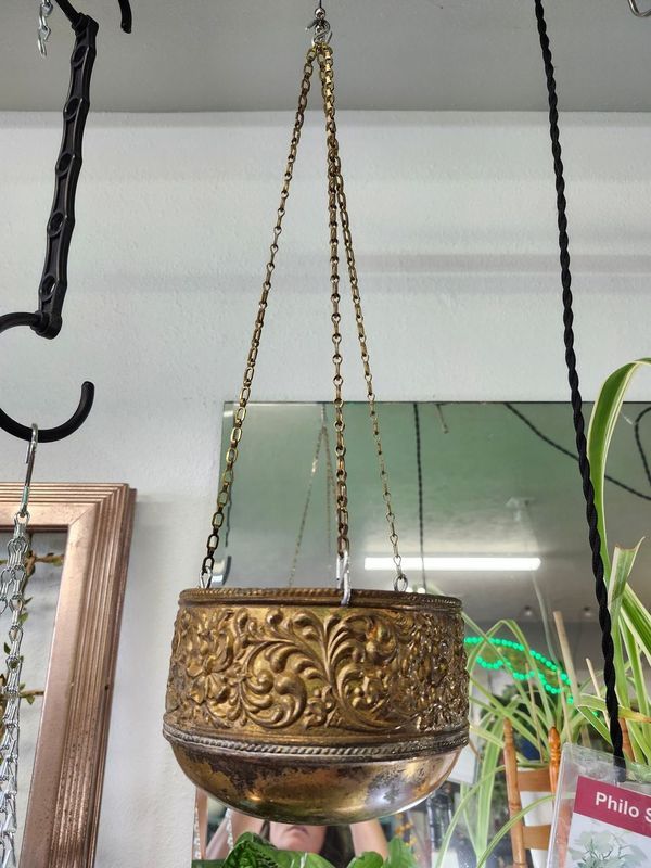 HANGING METAL POT - GOLD FILLIGREE
