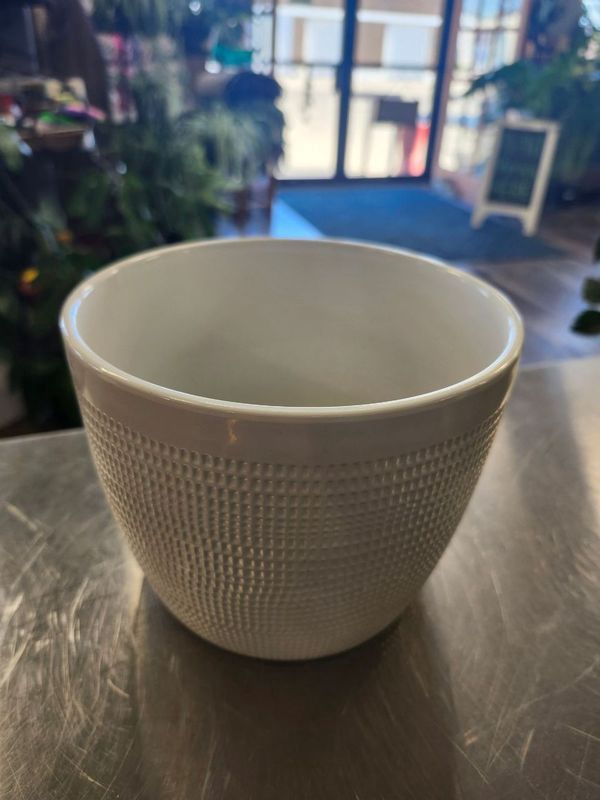 PLASTIC POT - WHITE