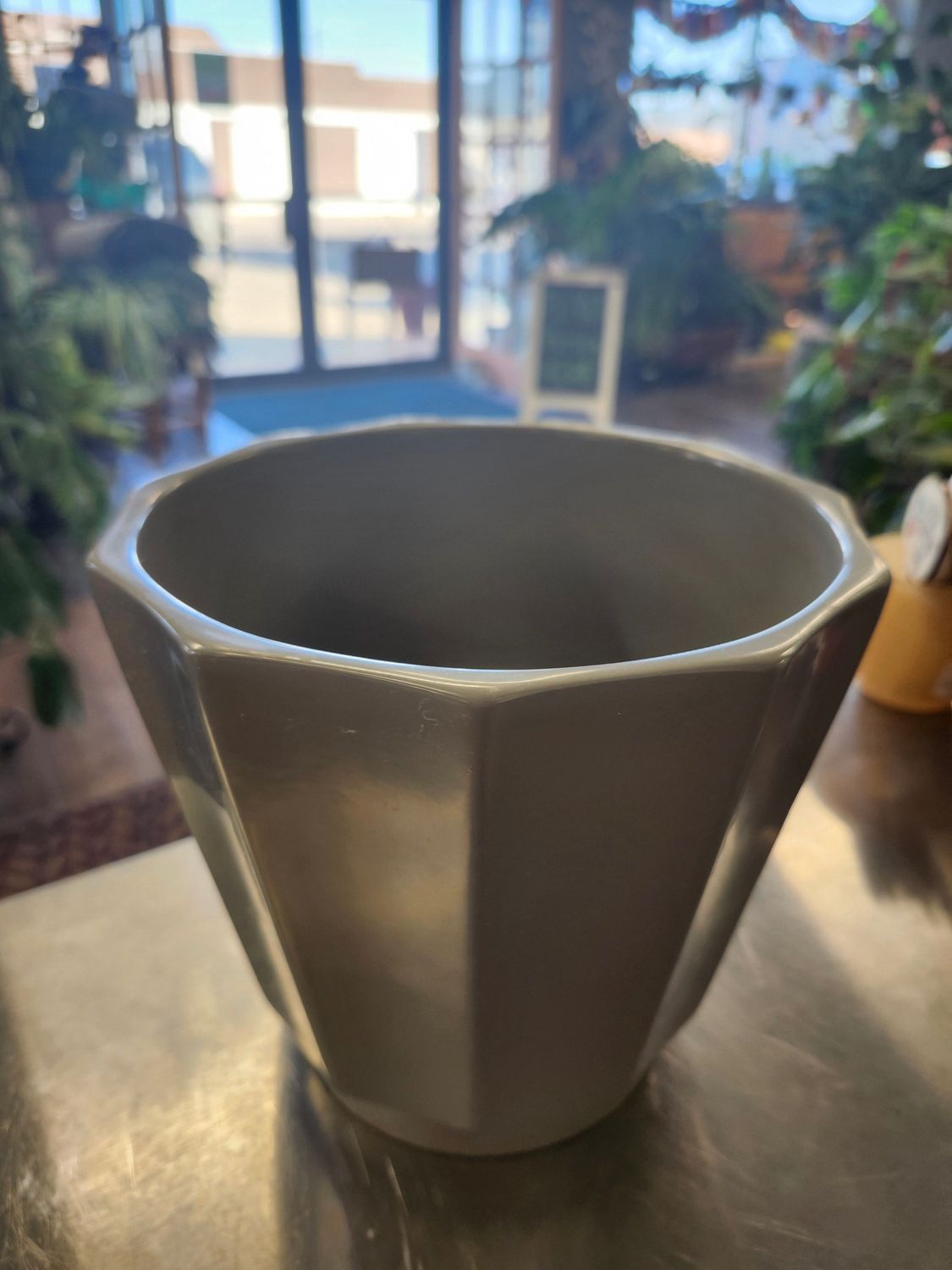 CERAMIC POT W/DRAIN 8&quot; - GRAY