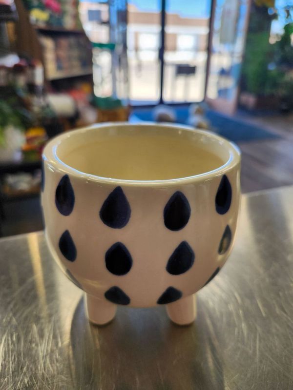 CERAMIC POT 4&quot; W LEGS