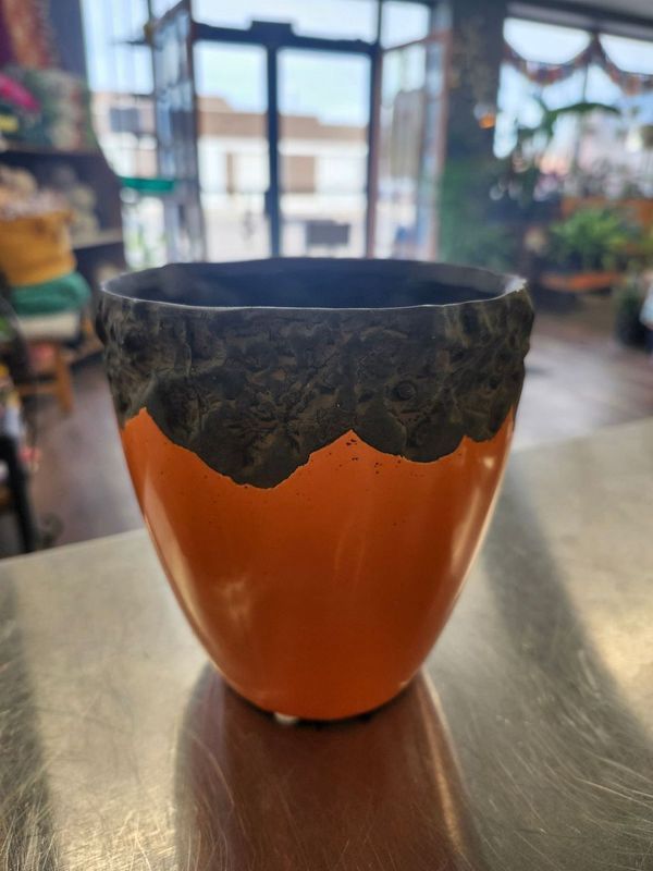 ANTIQUE POT