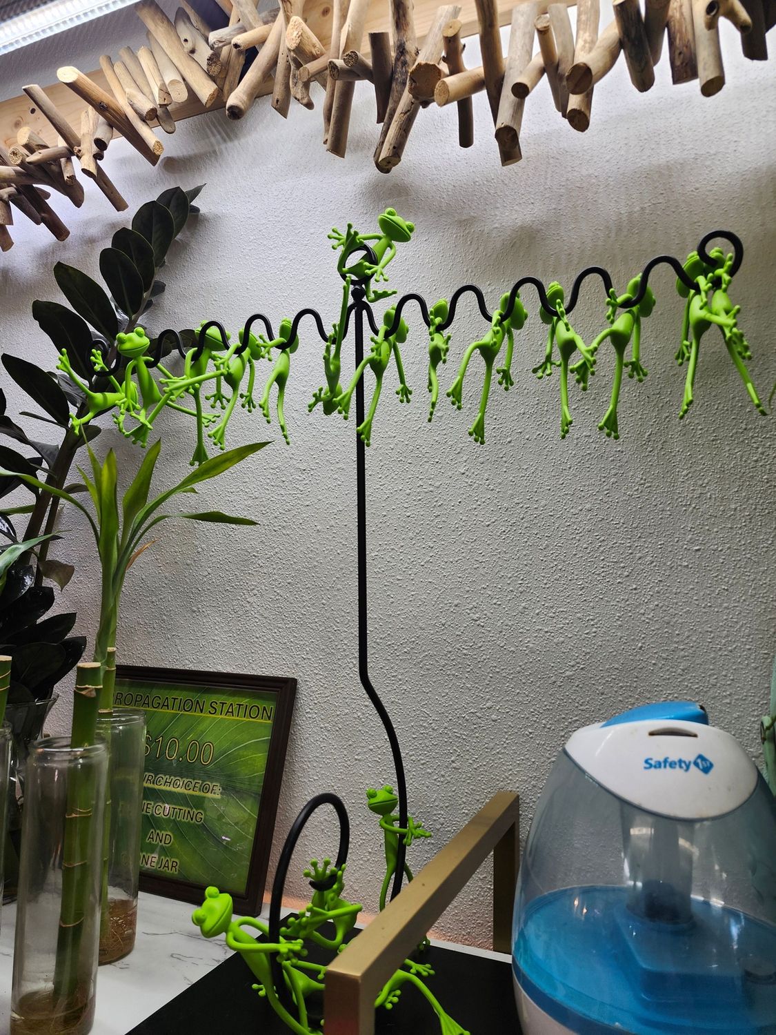 PROP FROG