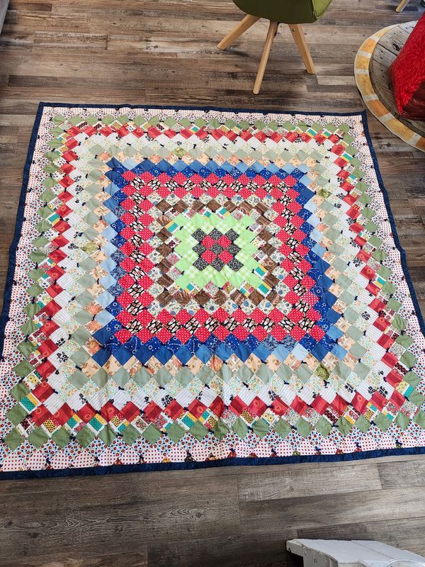 VINTAGE SQUARES QUILT