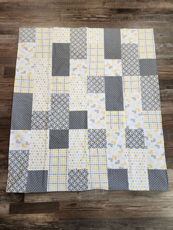 YELLOW/GRAY BABY QUILT