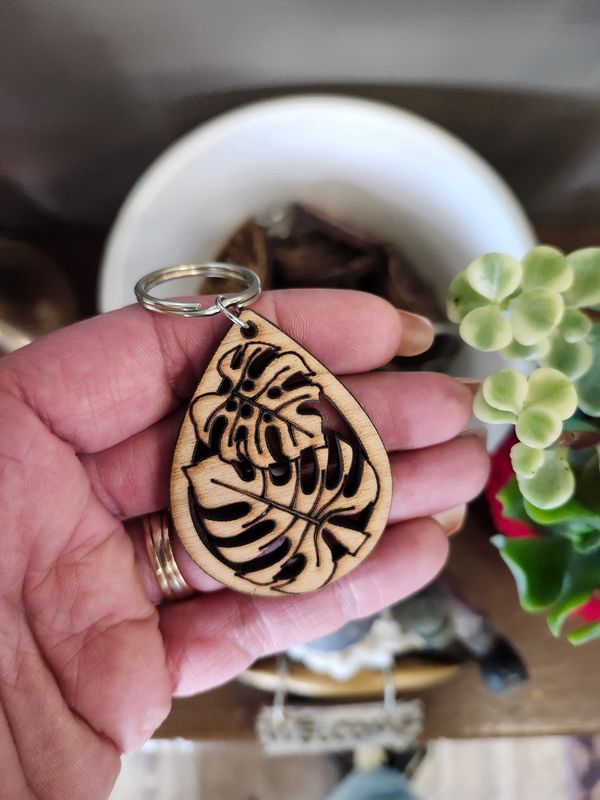 WOODEN PLANTY KEYCHAIN