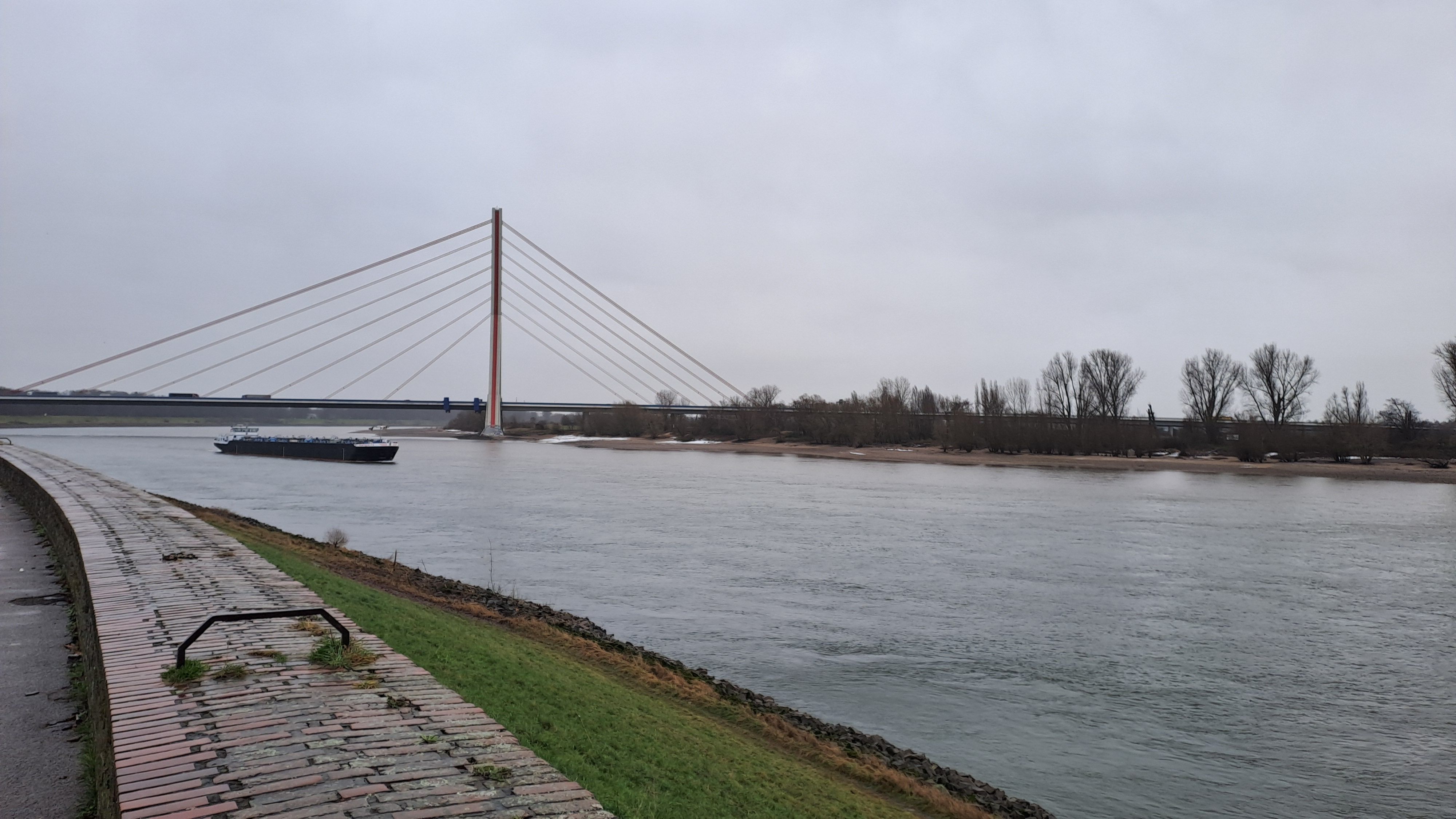 05.09.2026: SPECIAL: Abendwanderung am Rhein mit Einkehr im Biergarten, 40221 Düsseldorf