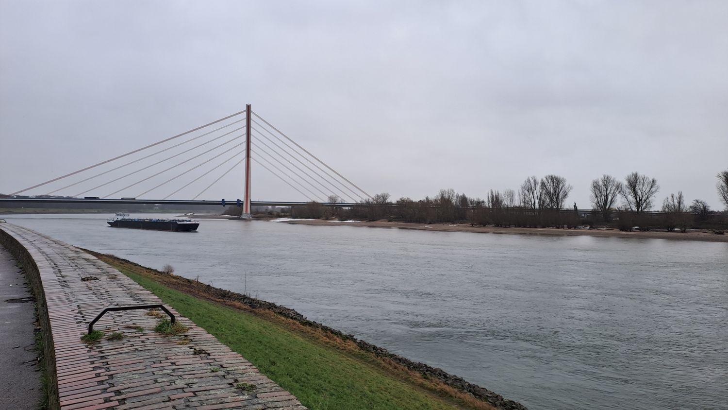 05.09.2026: SPECIAL: Abendwanderung am Rhein mit Einkehr im Biergarten, 40221 Düseldorf