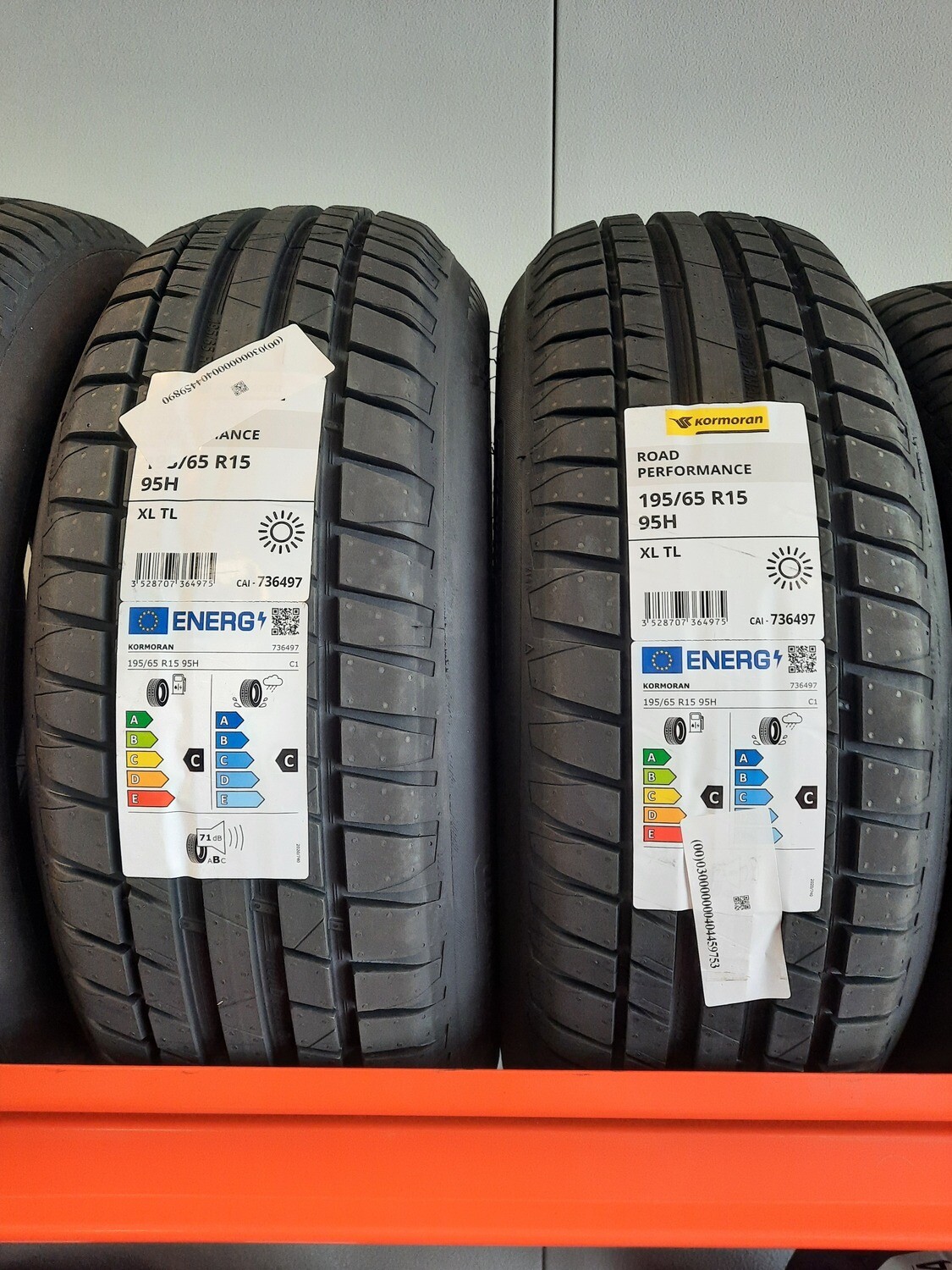 195/65 R15 95HDEUX PNEUMATIQUES KORMORAN POSE/EQUILIBRE/VALVE