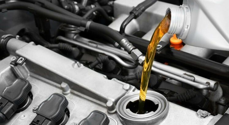 VIDANGE DE L&#39;HUILE DE VOTRE MOTEUR AVEC SON FILTRE A HUILE/RENAULT/NISSAN MOTEUR  1.5 DCI DIESEL