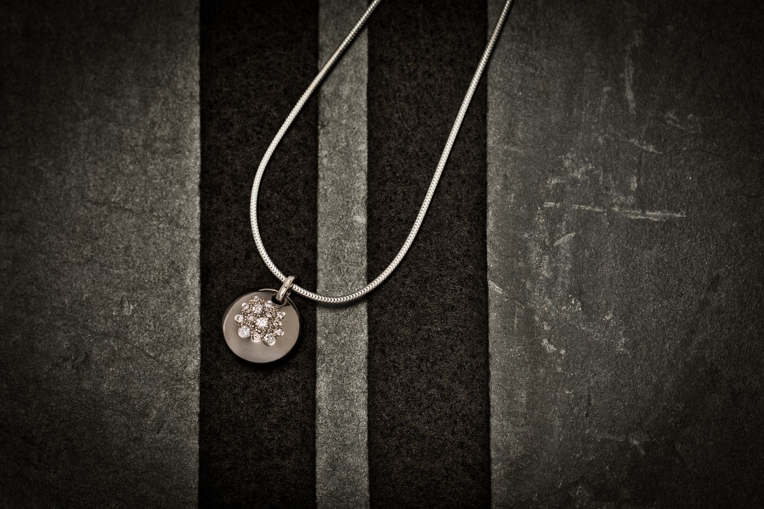 Collier mit Brillantanhänger
