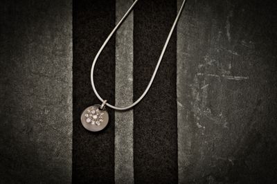 Collier mit Brillantanhänger Collier mit Brillantanhänger