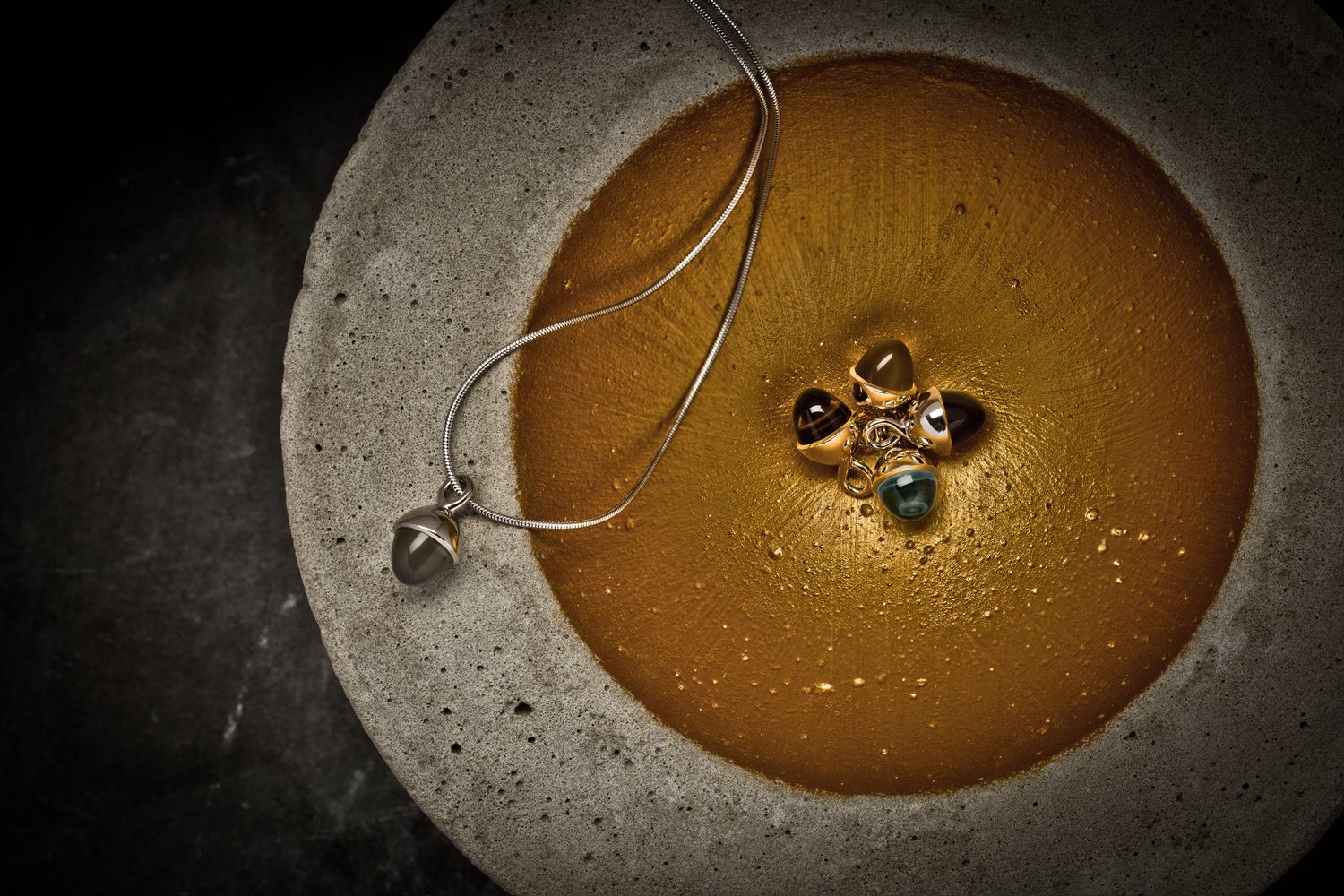 Collier mit Kegelanhänger