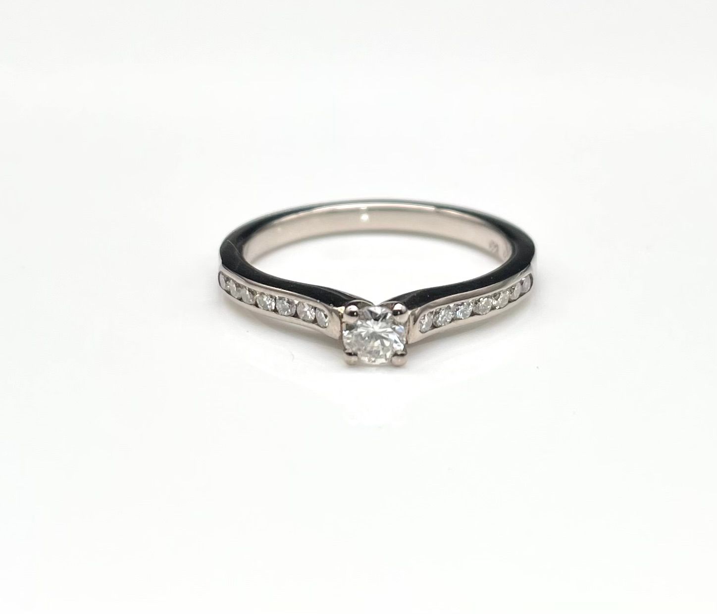 Ring Weißgold  585 Brillant