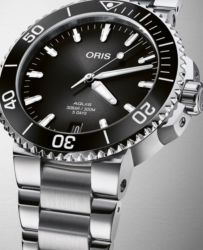 ORIS Aquis Date Calibre 400
