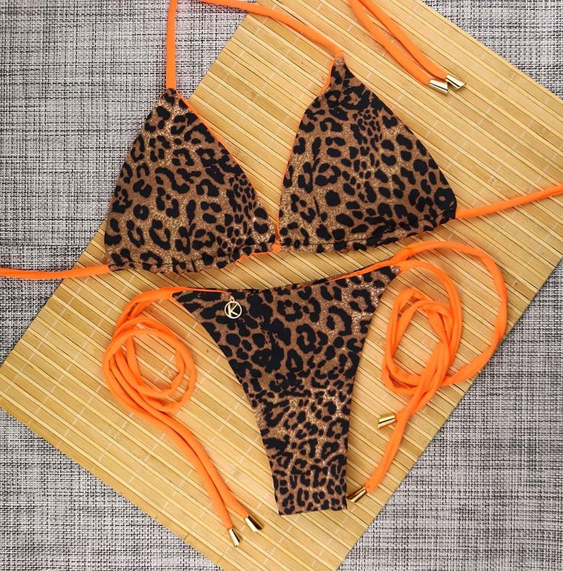 Conjunto de Bikini Triángulo Reversible | Tanga de Lazos Finos | Bikini Brasileño | Tela Leopardo | Lua y Cora KiniBi
