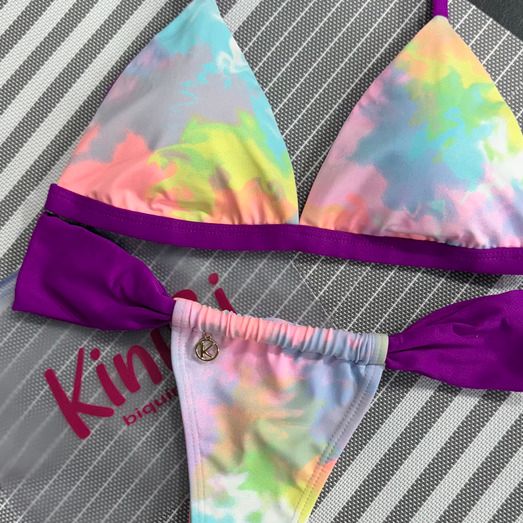 Conjunto de Bikini | Top Triángulo Fijo, Tanga de Cortinilla | Bikini Brasileño | Estampado Tie-Dye | Jade y Gali KiniBi