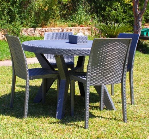 The Queen Mate (Table &amp; 4 Chairs)