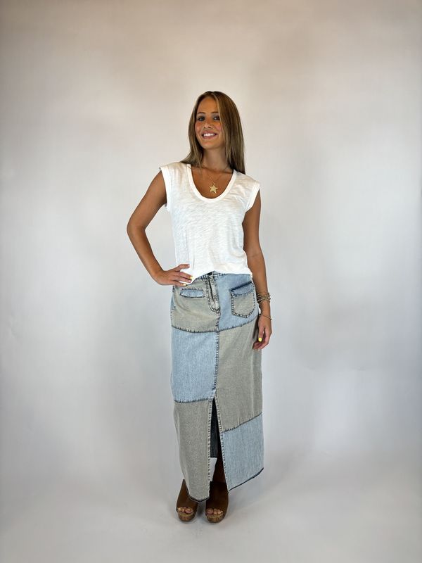CLASSIC WHITE CAPPED SLEEVE TSHIRT