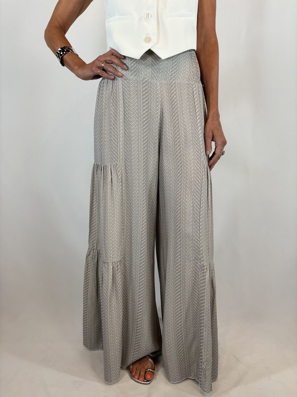 GRAY PRINT SMOCKING WIDE TIERED PANTS