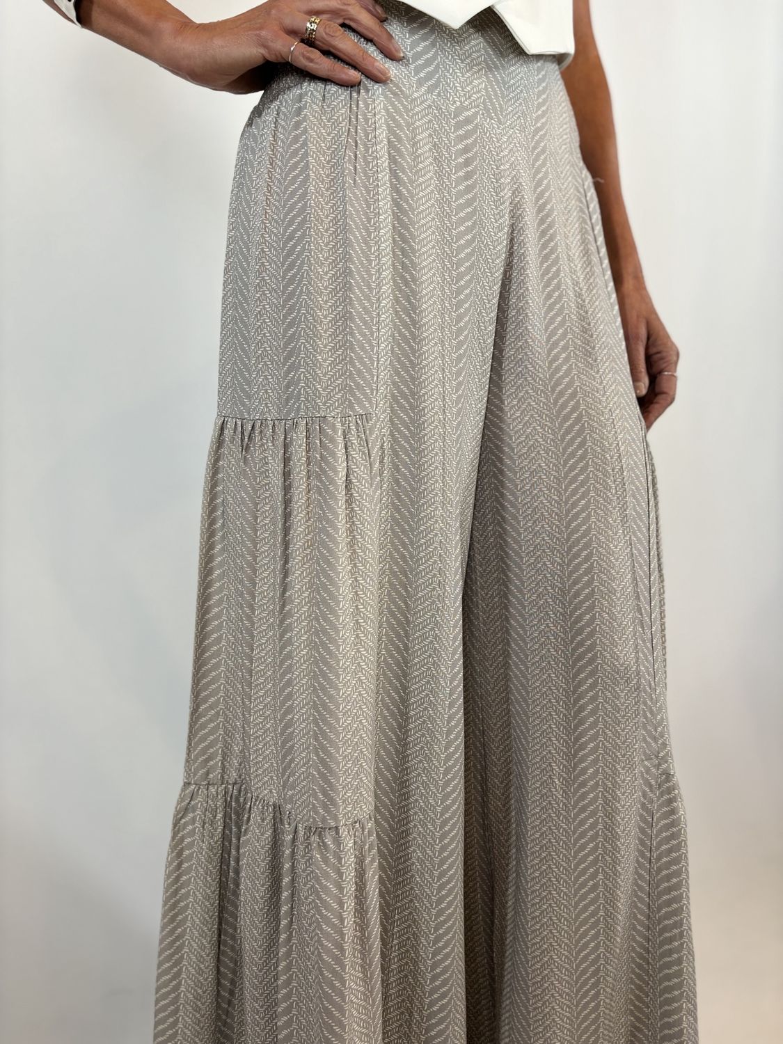 GRAY PRINT SMOCKING WIDE TIERED PANTS