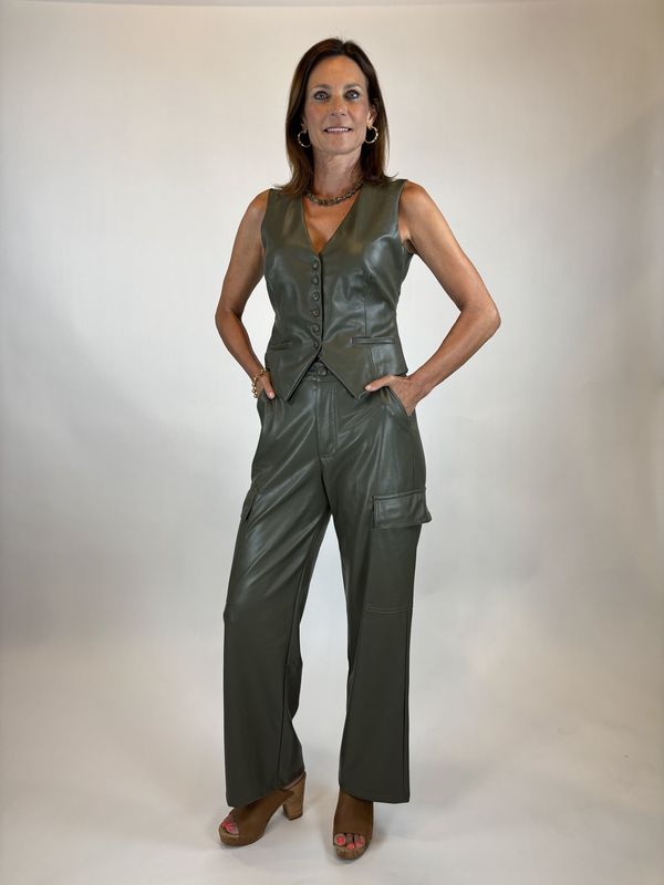 V-NECK BUTTON DOWN VEST