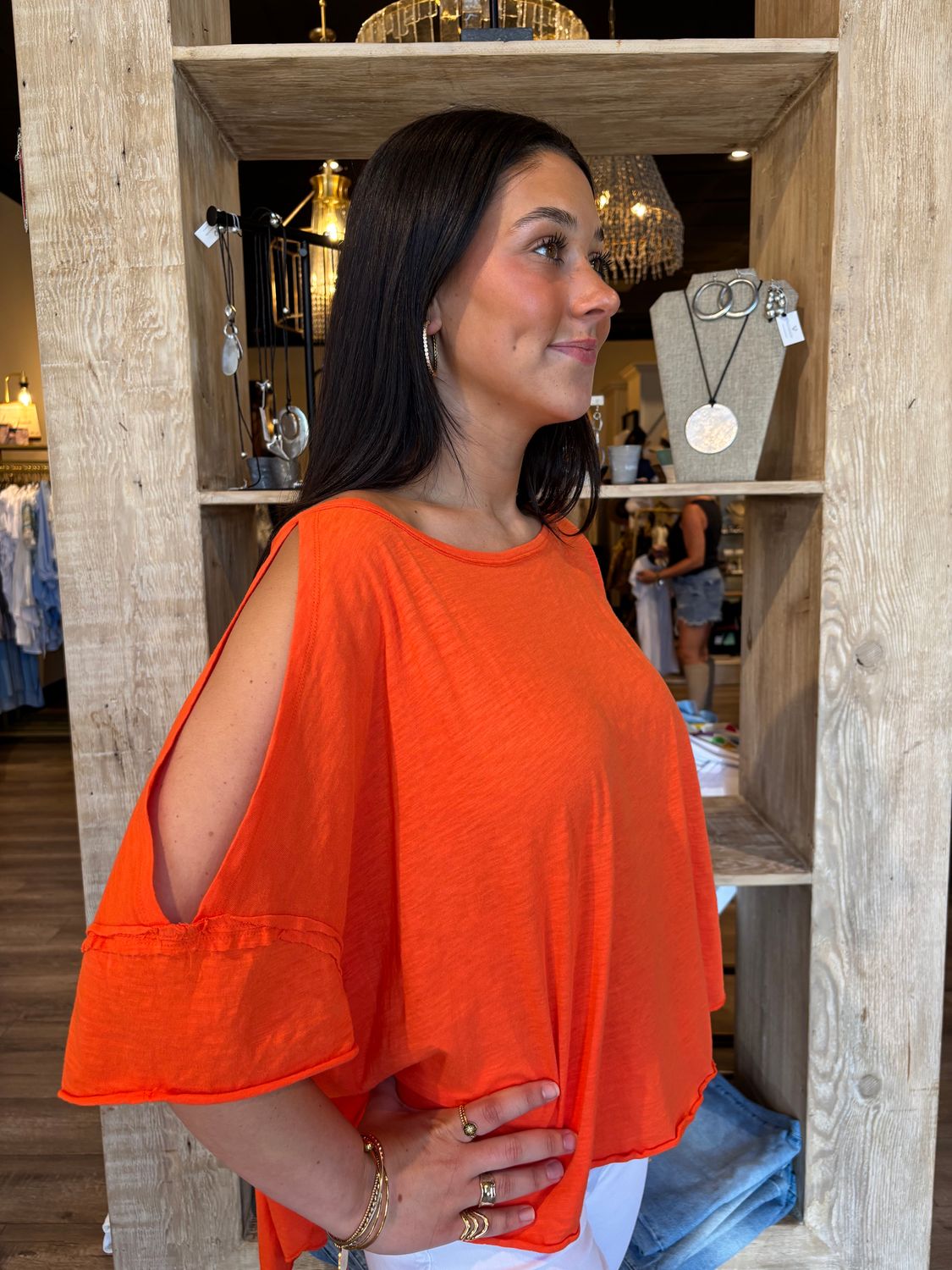 LIGHTWEIGHT  RELAXED FIT TEE