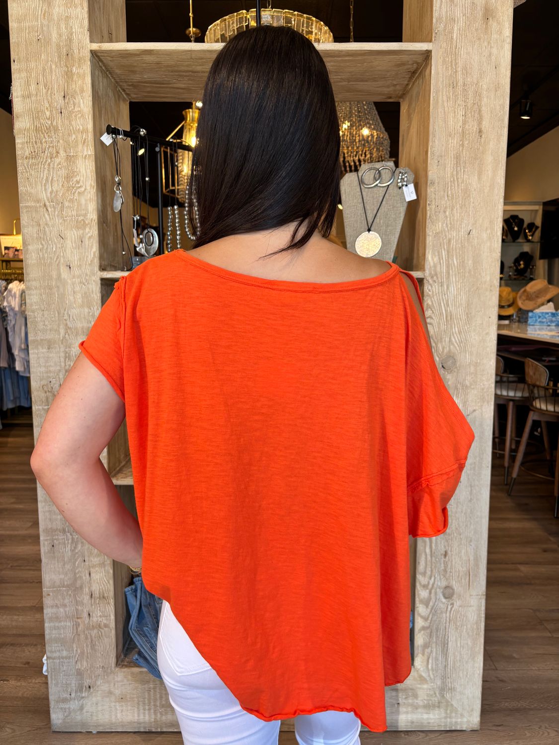 LIGHTWEIGHT  RELAXED FIT TEE