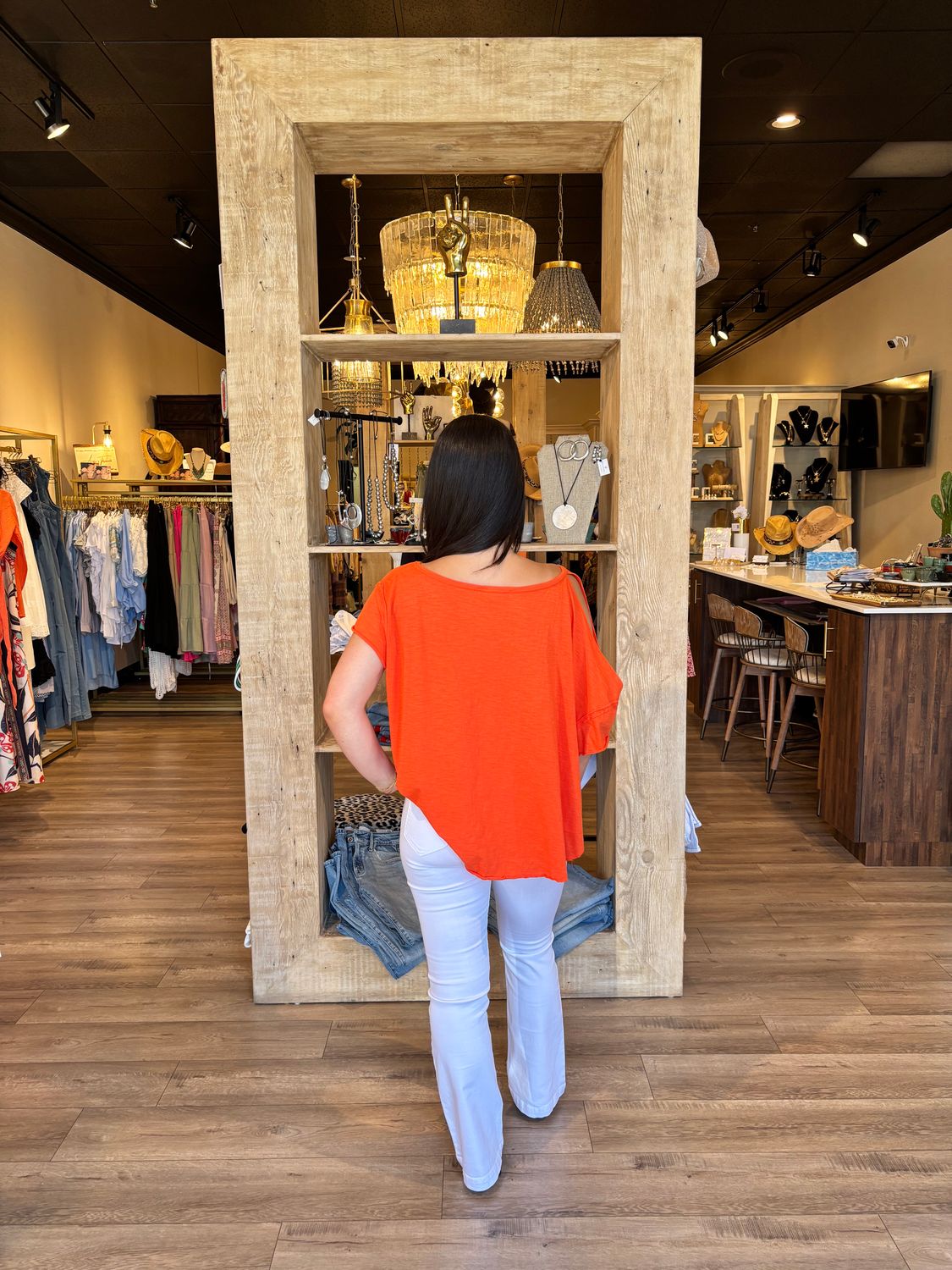 LIGHTWEIGHT  RELAXED FIT TEE