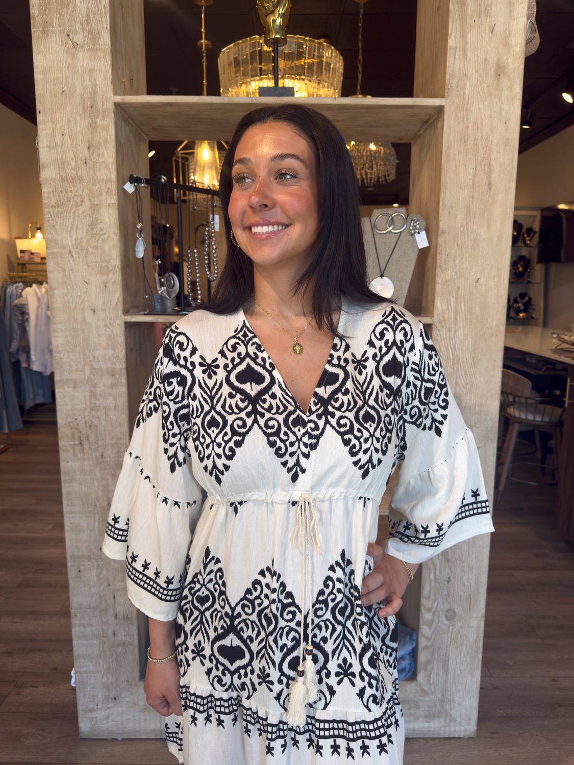 BLACK /WHITE VNECK MINI DRESS-OS