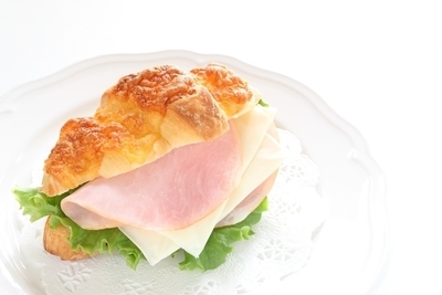 Mini croissants, jambon, fromage (2/pers.)